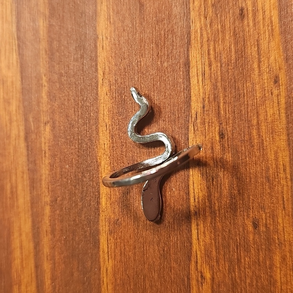 Silver Snake Ring with Crystals - Picture 4 of 4